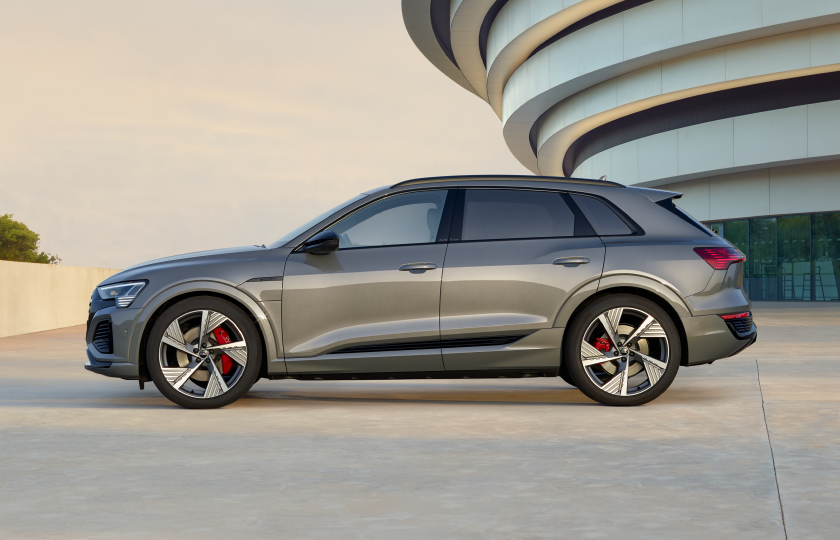 Audi_Q8e-tron_WebBanners_840x540px_mobile.png